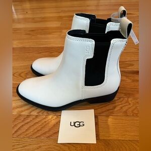 UGG Emmeth Waterproof Chelsea Boot White, Size 7.5 NEW